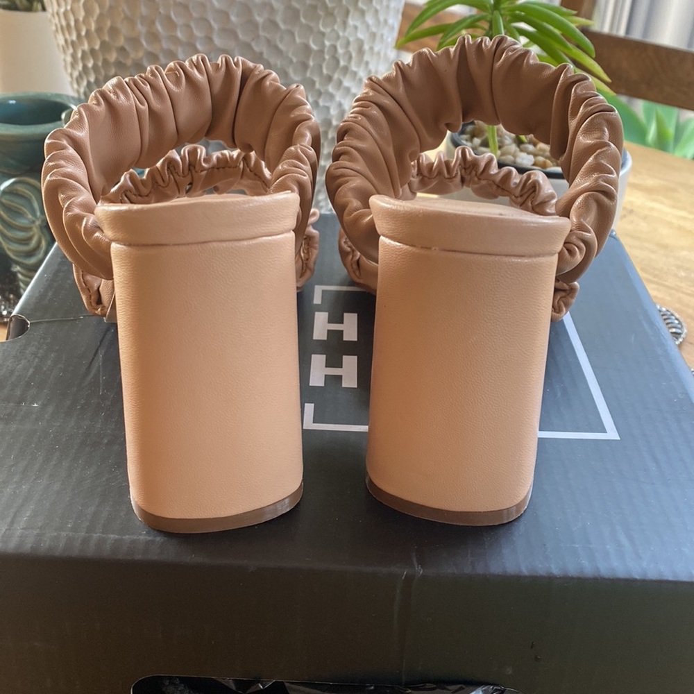 🔥the cutest little pumps!🔥 - Picture 4 of 9